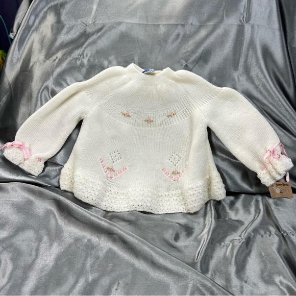 Neiman Marcus Baby Sweater 6 months White Pink Embroidered Floral Knitted NWT - Picture 1 of 6